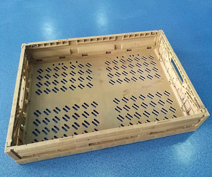 Nestable and stackable plastic crate