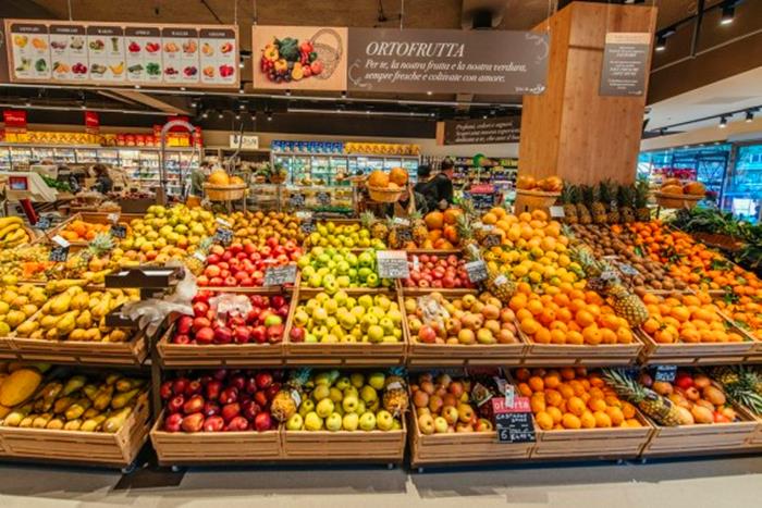 Stackable plastic fruit crates